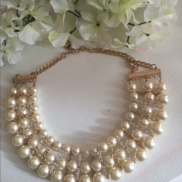 Faux pearl necklace - Picture 2 of 3